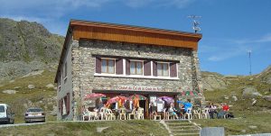 La Croix de Fer 300x151 - France : Top 20 des plus belles pistes de cyclisme en montagne