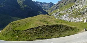 Le col de l’Iseran 300x148 - France : Top 20 des plus belles pistes de cyclisme en montagne